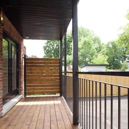 Modern Apartment Close To The Beach With Parking Toronto Bagian luar foto