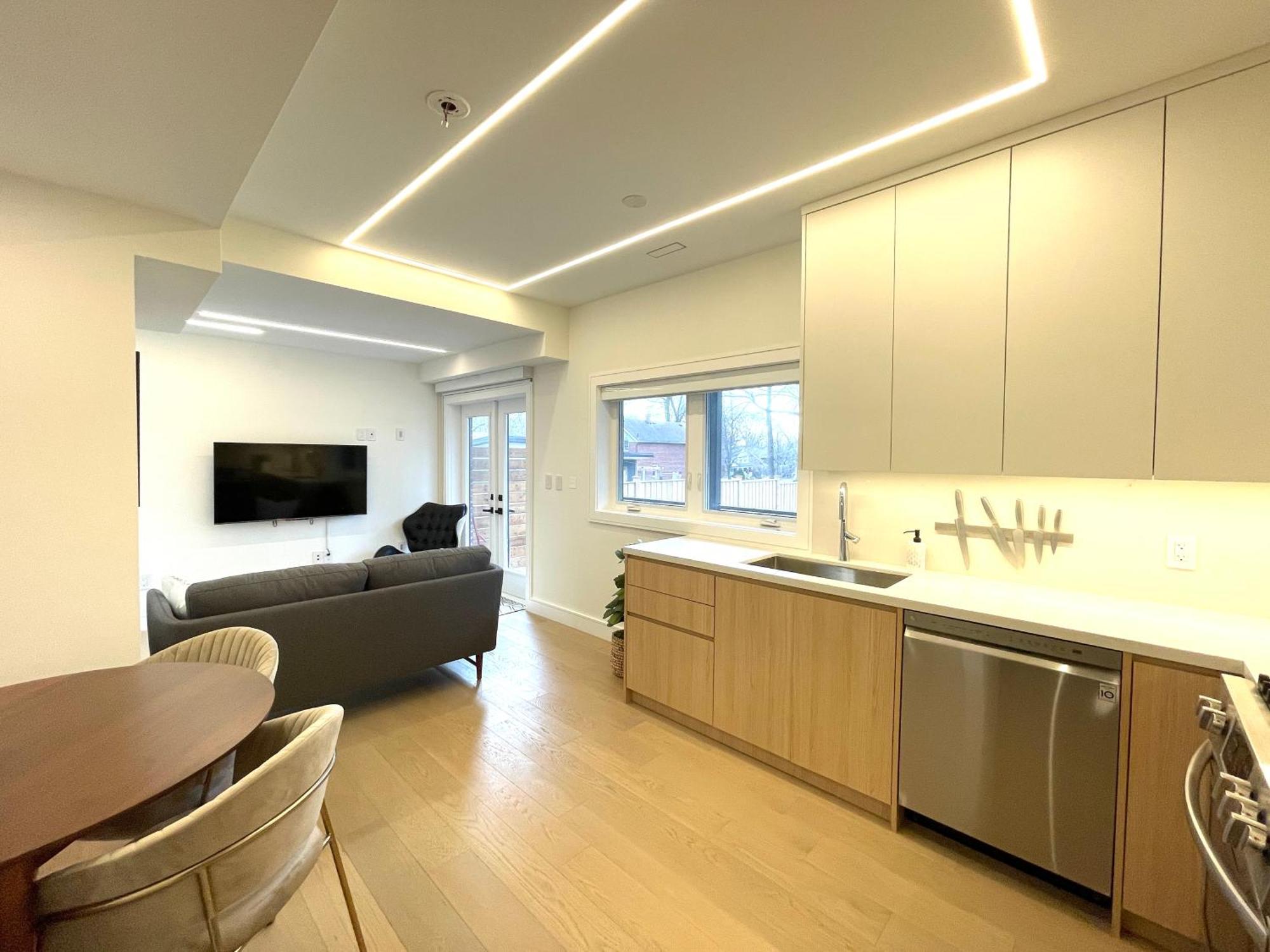 Modern Apartment Close To The Beach With Parking Toronto Bagian luar foto